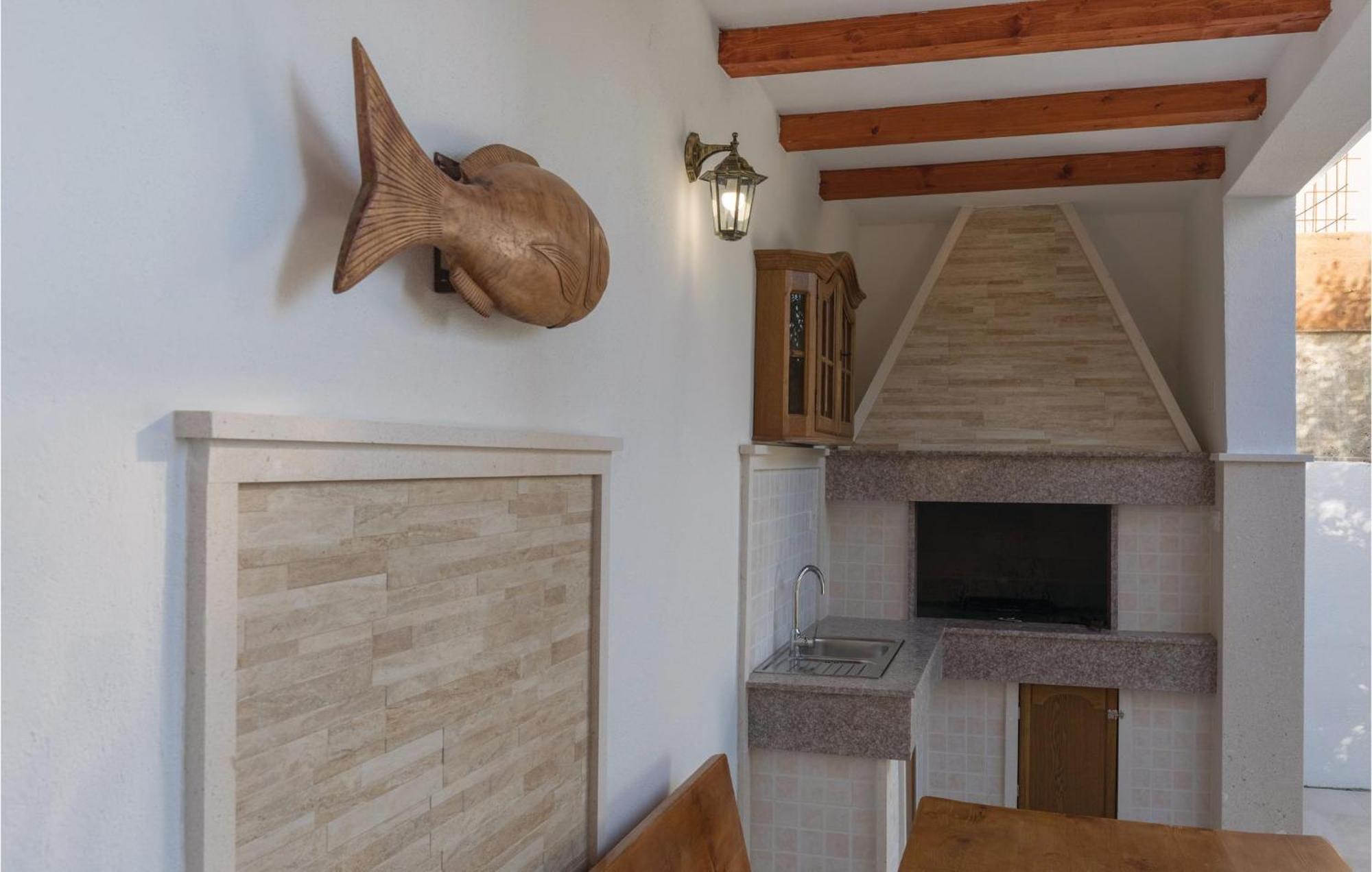 1 Bedroom Amazing Apartment In Komarna Клек Экстерьер фото